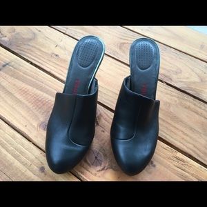 Tsubo Leather High Heels. Never worn. Size 8 USA.